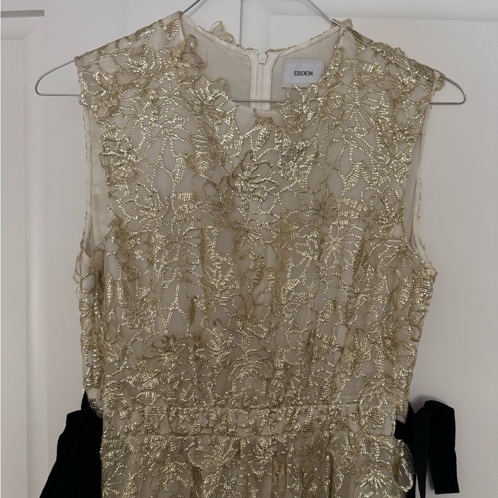 Elegant Cream Lace Evening Gown - Picture 4 of 7